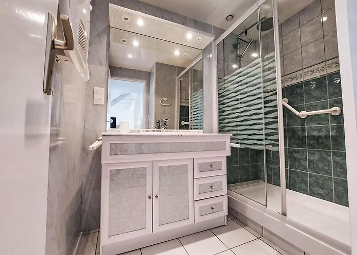 Plage- Port Et Commerces A 2 Pas By Interhome