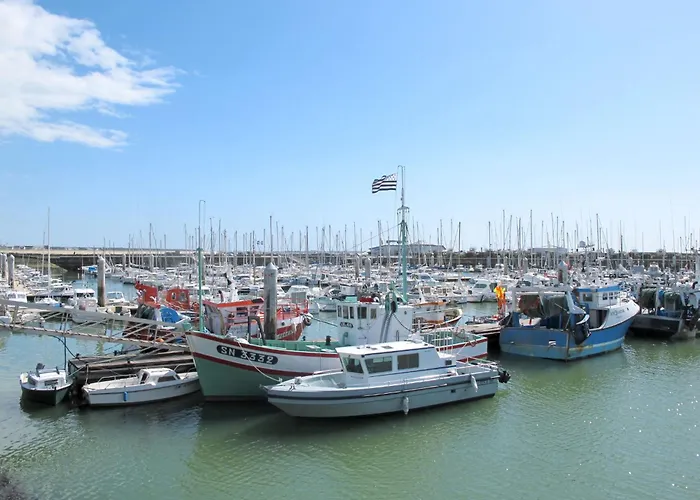 Plage- Port Et Commerces A 2 Pas By Interhome *