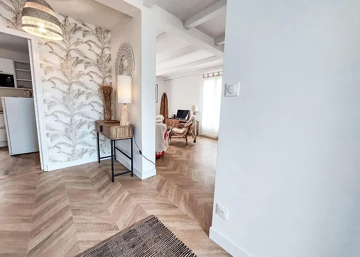 Plage- Port Et Commerces A 2 Pas By Interhome